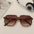 Chic leopard print oversized sunglasses with brown gradient lenses in a square frame - Tortoiseshell 37