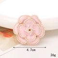 Rosa Kamelien-Anhänger mit weißen Perlen und Emaille, 4,7 cm Durchmesser Zubehör - Wolkenrosa Kamelie Groß