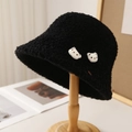 Bob en peluche noire avec adorables écussons d'ours blancs et texture polaire épaisse - M (56-58cm) / 5080 Noir avec Boutons d'Ours