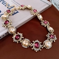 Dettaglio di orecchini vintage dorati con pietre preziose rosa e color champagne - 2# Collana - Oro - Quadrato