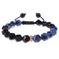 Detalle de cuentas facetadas de 10mm en turquesa y obsidiana con cordón tejido ajustable - Pulsera de Sodalita