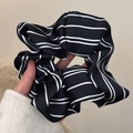 Eleganter schwarz-weiß gestreifter Satin-Haargummi mit hoher Elastizität für Zöpfe - Schwarz Gestreifter Haargummi / Mittel