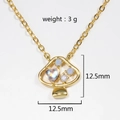 Dettaglio macro della collana con ciondolo a fungo dorato, opale e specifica di 3g - Fungo Dorato (Opale) - Stile 3