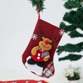 Calcetín navideño rojo de punto con reno de peluche y detalles de cuadros festivos - Alce