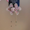 Boucles d'oreilles fleurs tissées roses avec fines chaînes dorées et perles - 75# Tige en Argent Or Rose Tissé