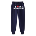 Dunkelblaue Jogginghose mit I Love My Boyfriend Aufdruck und bequemem Kordelzug am Bund - S / Marineblau (Boyfriend)