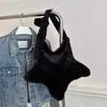 Sac à bandoulière noir en fausse fourrure en forme d'étoile avec sangle pelucheuse - Noir