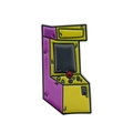 Dettaglio di una spilla smaltata a forma di arcade vintage viola con tasti rossi - Arcade Retro Viola