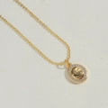Vergulde ketting met een ovale smiley-hanger ingelegd met schitterende witte zirkoon - Smiley