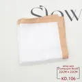 Detailansicht eines weißen Einstecktuchs mit champagnerfarbenem Rand, 22x22 cm - Weiß mit champagnerfarbenem Rand