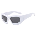Trendige weiße klobige Bubble-Sonnenbrille mit dunkelgrauen ovalen Gläsern im Y2K-Stil - Weißer Rahmen Graue Gläser