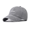 Cappellino da baseball grigio lavato con ricamo bianco Groom in stile vintage - Regolabile / Grigio