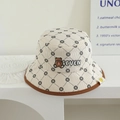 Dettaglio cappello pescatore per bambini in velluto a coste con ricamo orso e motivi N - Cappello alla Pescatora con Orso e Cuore / Bianco Sporco
