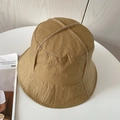 Cappello a secchiello in nylon kaki impermeabile con corona a cucitura incrociata - Cammello
