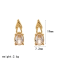 Detailweergave van gouden roestvrijstalen oorbellen met zirkoon, afmetingen 19x7.2mm - Waterdruppel Holle Ovale Zirconia Stijl (TE60649)