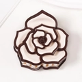 Pince à cheveux camélia blanc crème avec bords marron de style vintage français - Blanc Fromage