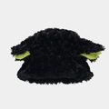 Dettaglio di un cappello di peluche nero con trama soffice e orecchie verde brillante - Nero