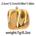 Pendentif carré en acier inoxydable doré 18K à texture fluide mesurant 2,5cm par 2,7cm - Carré Arrondi / Or