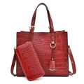 Set borsa tote rossa motivo coccodrillo con portafoglio e dettagli in metallo oro - Borgogna