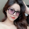 Women's oversized square sunglasses with black frames and purple gradient lenses on model - Polygonal Black Frame Gradient Grey Lens