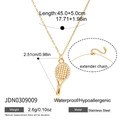 Dettaglio della collana a racchetta da tennis dorata con cristalli e catena regolabile - Stile Racchetta da Tennis in Oro (JDN0309009)