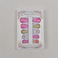 Faux ongles à fleurs avec feuilles d'or et gravures 3D forme amande lot de 24 pièces - Style Floral en Relief 3D Avec Bordure Dorée (WY-081) / Ensemble de 24 Pièces
