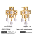 Detalle de pendientes de cruz en acero con cinco perlas redondas y tres de gota - Estilo Colgante Cruz Perla Artificial Dorada (JDE0107042)