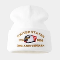 Detail der US Marine Corps Adler-Stickerei auf weißer Strickmütze mit Umschlag - Weiß