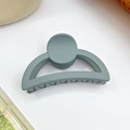 Pince à cheveux demi-lune en acrylique vert gris mat pour coiffure élégante femme - Bleu Brume