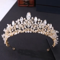 Dettaglio della corona da sposa con cristalli e strass fatti a mano su lega dorata - Oro KC con Strass Bianchi (Fatto a Mano)