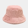 Nahaufnahme der weichen Plüschstruktur des rosa Fischerhuts aus Kunstkaninchenfell - Einheitsgröße / Rosa