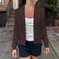 Donkerbruine gebreide hoodie voor dames met ritssluiting en handige steekzakken - S / koffiekleur