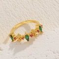 Anello geometrico in rame placcato oro 14K con pietre di zircone verdi e rosse - US 7 / Zirconia Multicolore (JZ0243)
