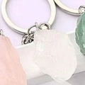 Llavero de piedra de cristal natural en estilos rosa cuarzo blanco y aventurina verde - Cristal de roca