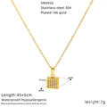 Detail van de 8mm gouden sterhanger met zirkoon aan een 45cm roestvrijstalen ketting - Ronde Stijl (SN445G)