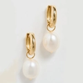 Orecchini a cerchio dorati vintage francesi con eleganti ciondoli in perla bianca - Stile Dorato (ZZE230001B)