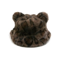 Dettaglio cappello a secchiello leopardato in ecopelliccia con orecchie da orso invernale - M (56-58cm) / Leopardo Grande Marrone Scuro