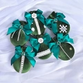 Set of 6 dark green velvet Christmas balls with peacock green bows and pearls - Set of 6 / Olive Green