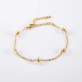 Detail of bohemian daisy bracelet with white pearls and gold chain link for women - White