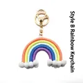 Handgefertigter Regenbogen Schlüsselanhänger in bunten Farben mit weißen Quasten Anhänger - Regenbogen-Stil B