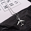 Collana con ciondolo aereo in argento stile hip hop per uomo e donna su sfondo nero trendy - Aereo da caccia / 60CM