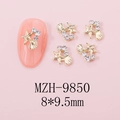 Detail van 3D gouden zeester nagelbedeltjes met strass steentjes op roze nagels - MZH-9850 (8*9.5mm) / Goud