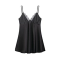 Elegantes schwarzes Satin-Unterkleid mit V-Ausschnitt und feiner Spitze auf weiß - XS / Schwarz