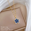 Gouden ketting met blauwe vijfbladige bloem hanger en micro-pave kristallen - Blauwe Bloemenketting