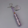 Dettaglio portachiavi a rete viola con specchio a cuore e ciondolo in metallo argento - Portachiavi Porta Rossetto Intrecciato Viola