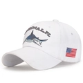 Cappellino bianco in cotone con ricamo di squalo blu e toppa con bandiera USA - Regolabile / Bianco
