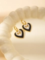 Elegante goldene Herzohrringe mit schwarz-weißem Kontrast und funkelnden Kristallen - Hohl-Ohrringe mit schwarzer Muschel