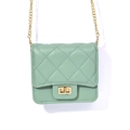 Mini bolso acolchado verde menta en cuero PU con cadena y cierre de giro dorado - Verde