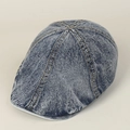 Vista dettagliata del berretto in denim lavato con texture vintage e cuciture arancioni - M(56-58cm) / Blu Denim
