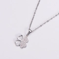 Collana a quadrifoglio in argento con pavé di zirconi e foglie a forma di cuore - Color Acciaio